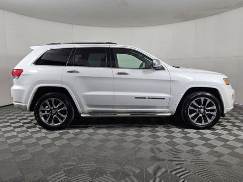 Used 2017 Jeep Grand Cherokee Overland w/ Jeep Active Safety Group image 5