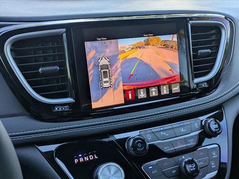 New 2026 Chrysler Pacifica Select image 14