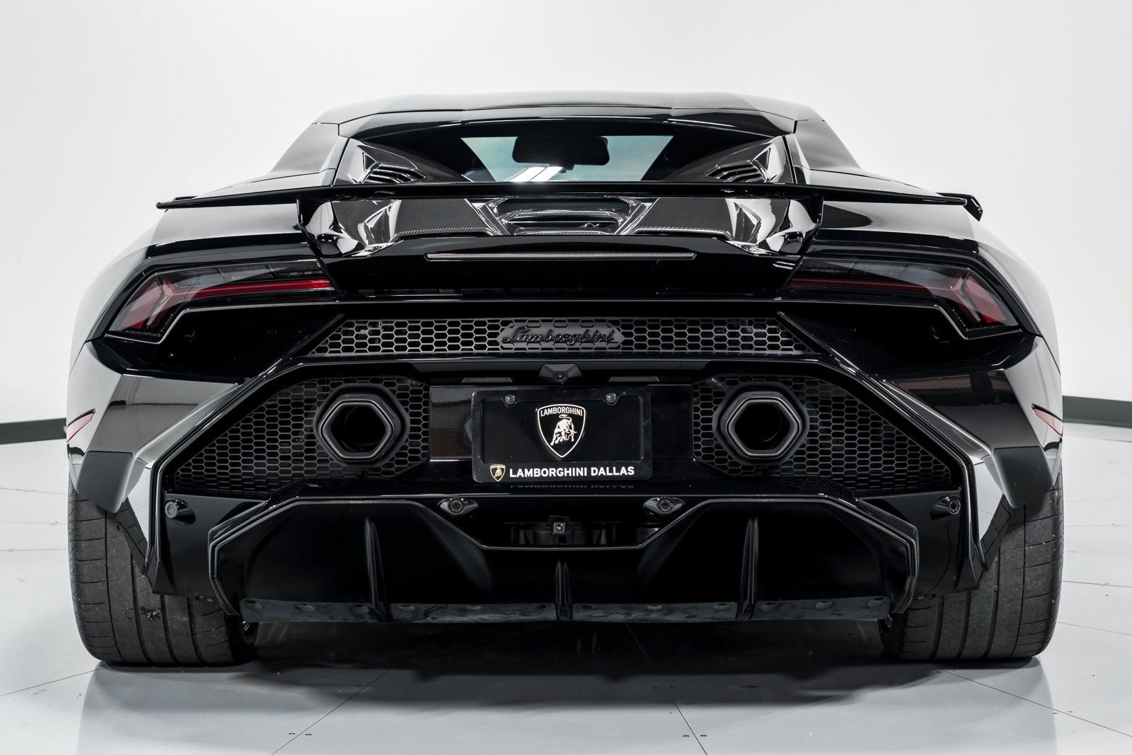 Used 2023 Lamborghini Huracan Tecnica RWD image 4