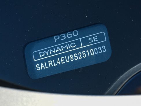 Certified 2025 Land Rover Discovery Dynamic SE AWD/4WD image 31