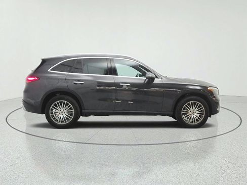 Used 2024 Mercedes-Benz GLC 300 image 4