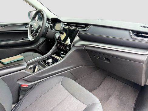 Used 2024 Jeep Grand Cherokee Laredo RWD image 15
