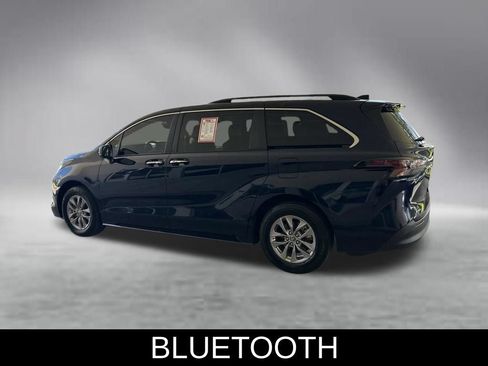 Used 2025 Toyota Sienna XLE FWD image 5