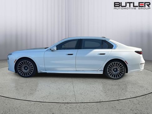 Certified 2024 BMW i7 xDrive60 w/ Executive Package AWD/4WD image 4