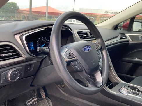 Used 2020 Ford Fusion SE FWD image 9