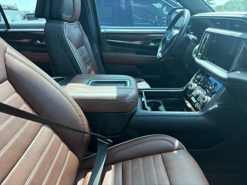 Used 2023 GMC Yukon Denali Ultimate AWD/4WD image 4