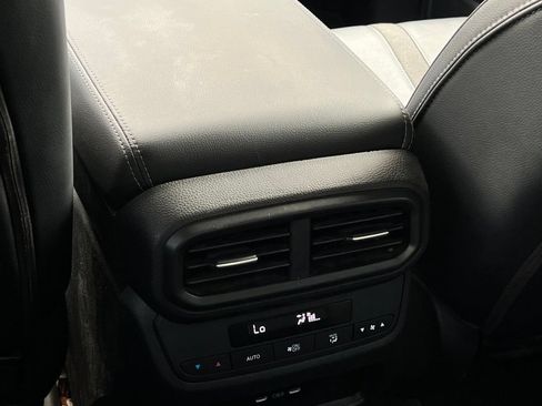 Used 2025 Honda Pilot Touring image 24