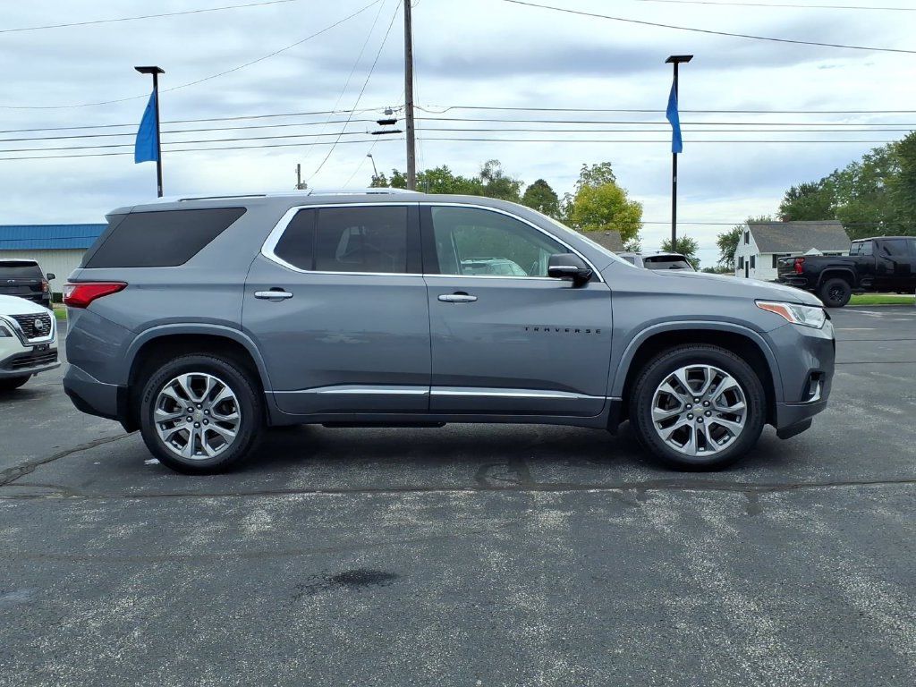 Used 2020 Chevrolet Traverse Premier w/ LPO, Blackout Package FWD image 26