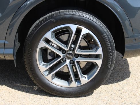 Certified 2025 Audi Q5 Premium w/ Convenience Package image 11