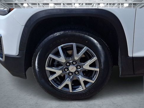 Certified 2023 GMC Acadia SLT w/ Technology Package AWD/4WD image 10