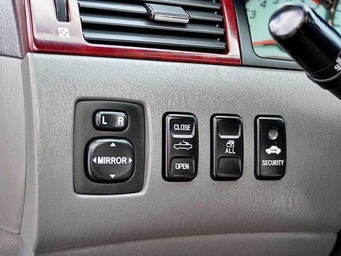 Used 2005 Toyota Solara SLE image 28