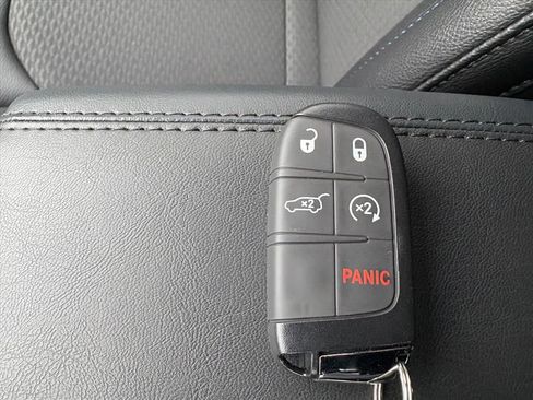 New 2026 Jeep Compass Latitude image 21