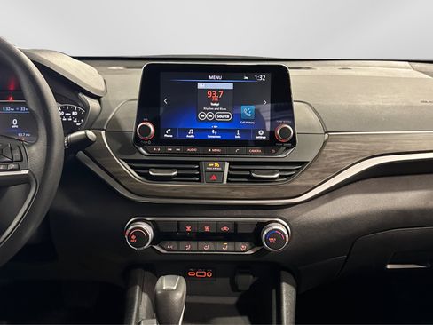 Used 2025 Nissan Altima 2.5 SV image 26