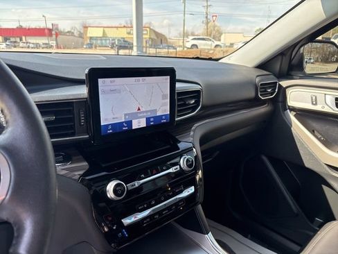 Certified 2022 Ford Explorer Limited w/ Equipment Group 301A image 17