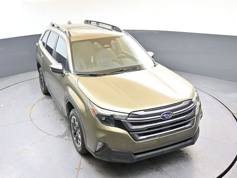Certified 2025 Subaru Forester Premium AWD/4WD image 44