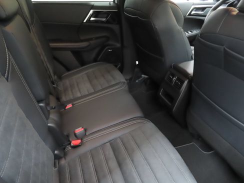 New 2026 Mitsubishi Outlander LE FWD image 24