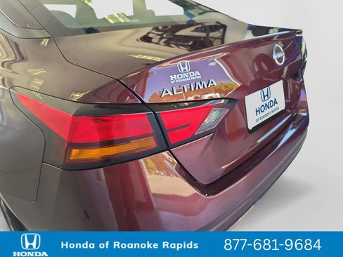 Used 2024 Nissan Altima 2.5 SV FWD image 27