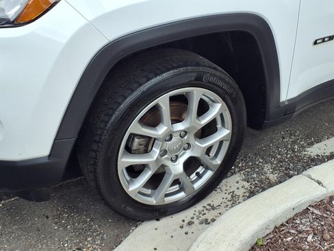 Used 2022 Jeep Compass Latitude AWD/4WD image 27