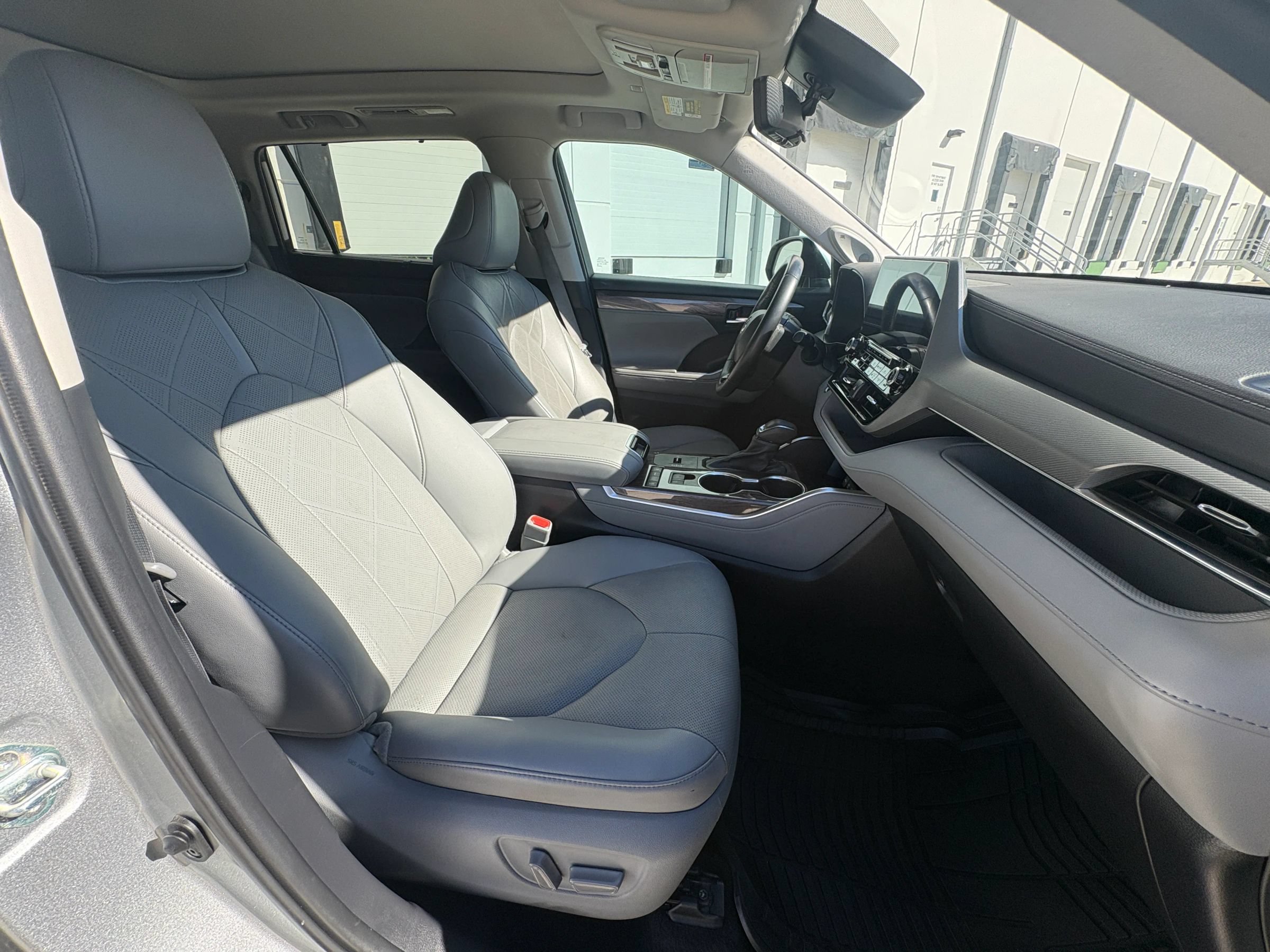 Used 2021 Toyota Highlander Platinum FWD image 34