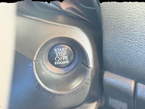 Used 2020 Jeep Renegade Trailhawk AWD/4WD image 23