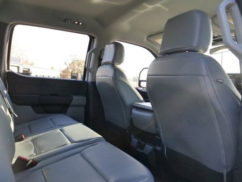 Used 2024 Ford F550 XL DRW 4X4 / V8 Diesel / Paylo image 32