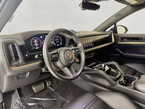 Used 2024 Porsche Cayenne Turbo GT AWD/4WD image 4