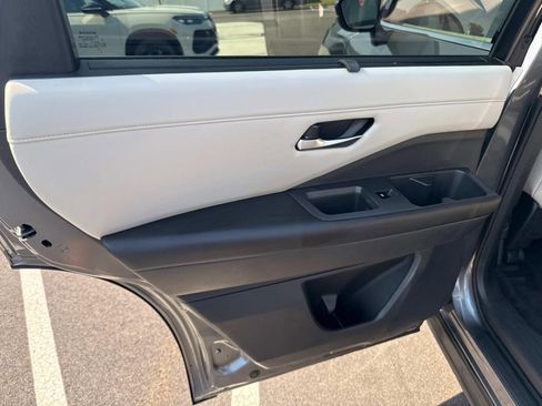 Used 2022 Nissan Pathfinder SL w/ SL Premium Package image 18