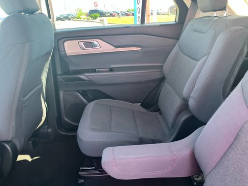 Used 2025 Ford Explorer Active RWD image 34