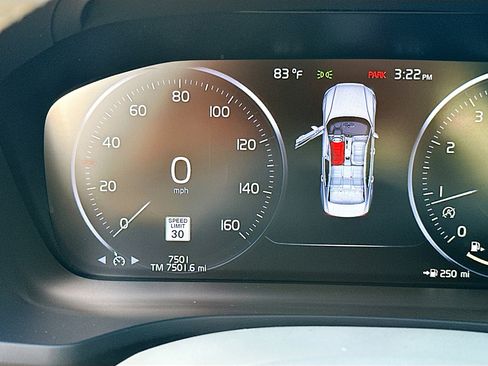 Used 2022 Volvo S60 B5 Inscription image 12