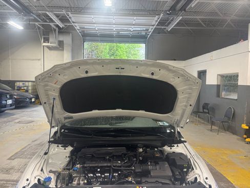 Used 2025 Hyundai Elantra SEL FWD image 34