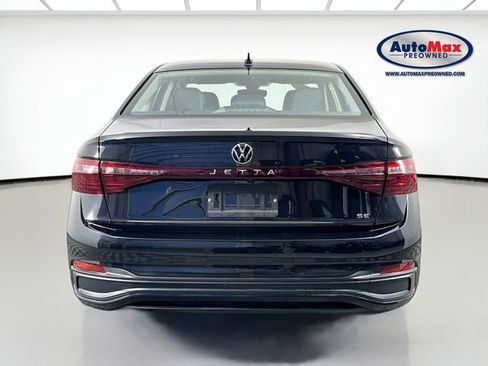 Used 2025 Volkswagen Jetta SE w/ Black Wheel Package image 8