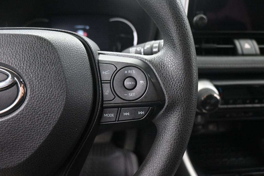 Used 2025 Toyota RAV4 XLE FWD image 12