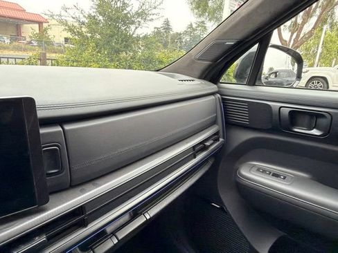 Used 2025 Hyundai Santa Fe Calligraphy AWD/4WD image 22