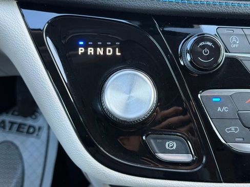 Used 2021 Chrysler Pacifica Touring-L image 24