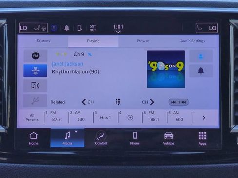 Used 2023 Chrysler Pacifica Touring-L image 18