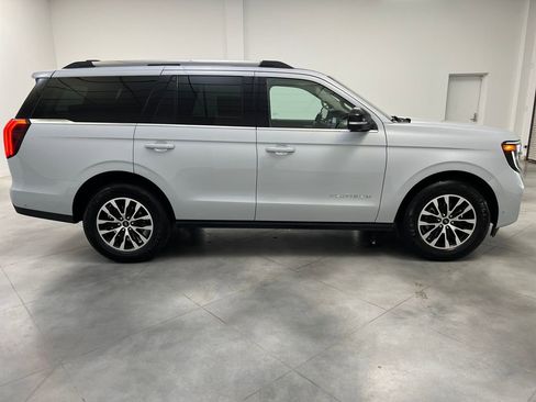 Used 2025 Ford Expedition Platinum AWD/4WD image 8
