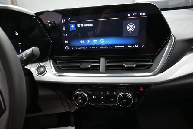 Used 2025 Chevrolet Trax LT FWD image 10