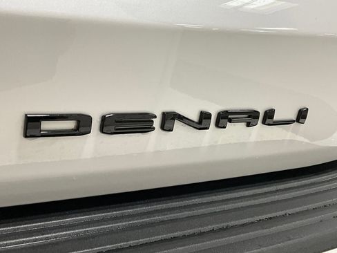 Used 2024 GMC Yukon XL Denali w/ Denali Reserve Package AWD/4WD image 9