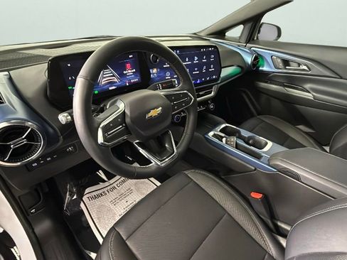 Certified 2025 Chevrolet Equinox EV LT w/ Convenience Package image 18