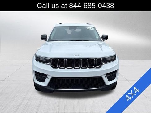 Certified 2023 Jeep Grand Cherokee Laredo AWD/4WD image 2