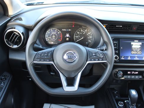 Certified 2021 Nissan Kicks SV image 22