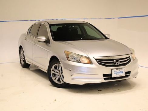 Used 2011 Honda Accord LX-P image 2