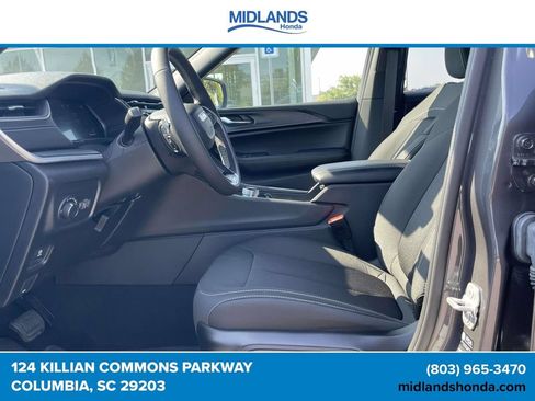 Used 2025 Jeep Grand Cherokee L Laredo RWD image 14