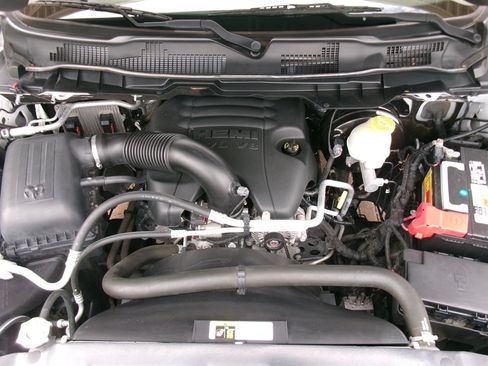 Used 2017 RAM 1500 Express RWD image 46