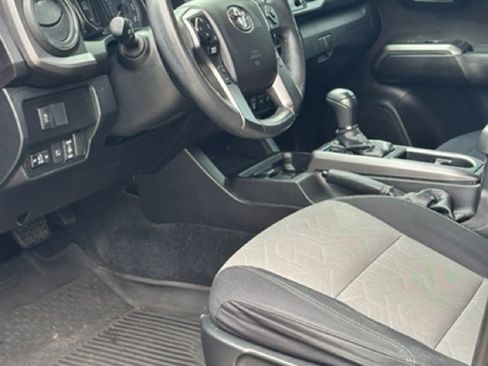 Used 2021 Toyota Tacoma TRD Sport image 6