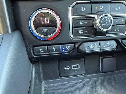 Used 2022 GMC Yukon XL AT4 AWD/4WD image 38