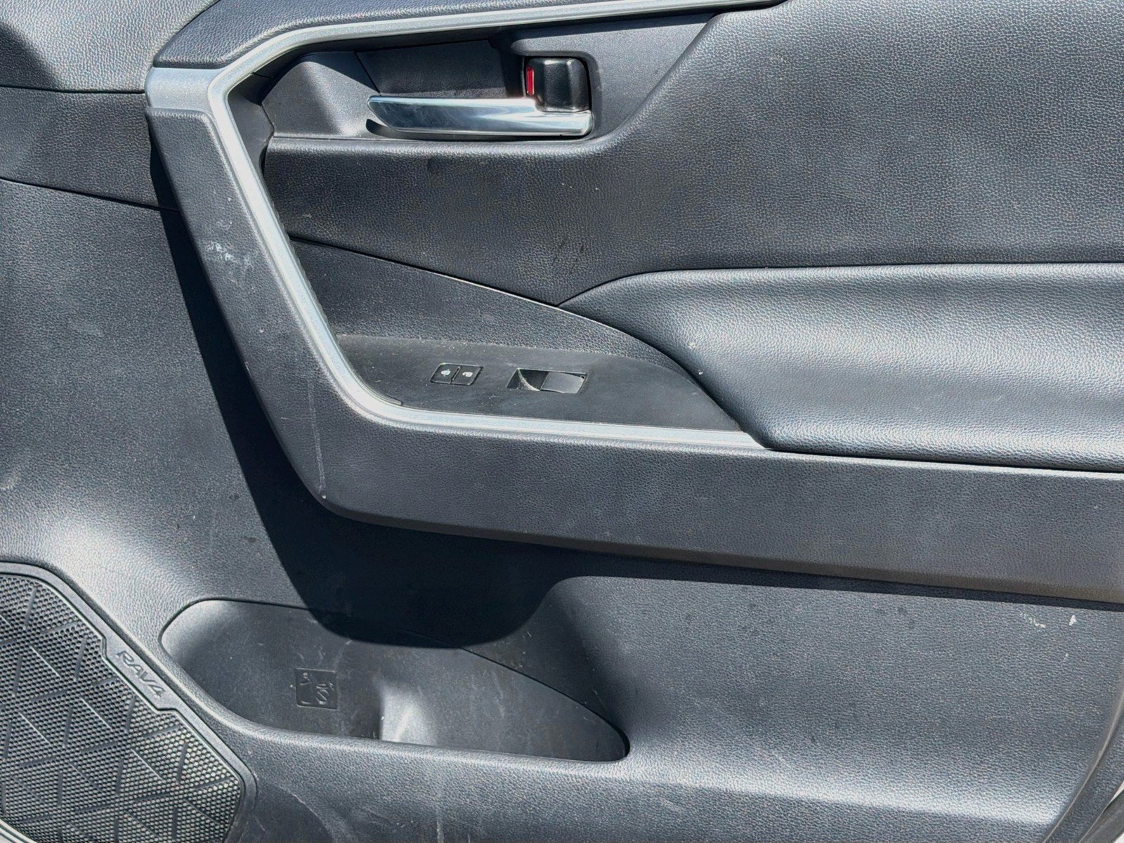 Used 2021 Toyota RAV4 XLE AWD/4WD image 25