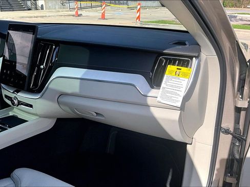 New 2026 Volvo XC60 B5 Ultra w/ Protection Package Premier AWD/4WD image 18