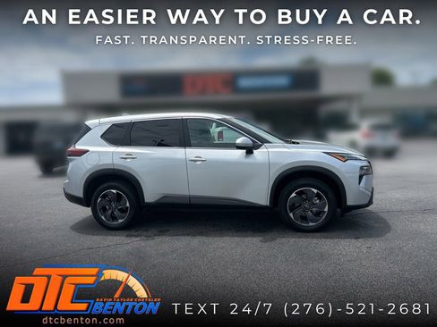 Used 2025 Nissan Rogue SV FWD image 2
