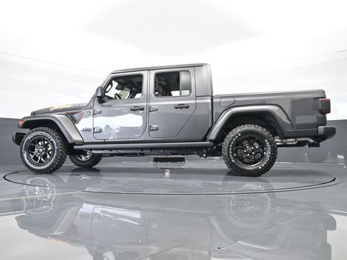 Used 2024 Jeep Gladiator Sport image 45